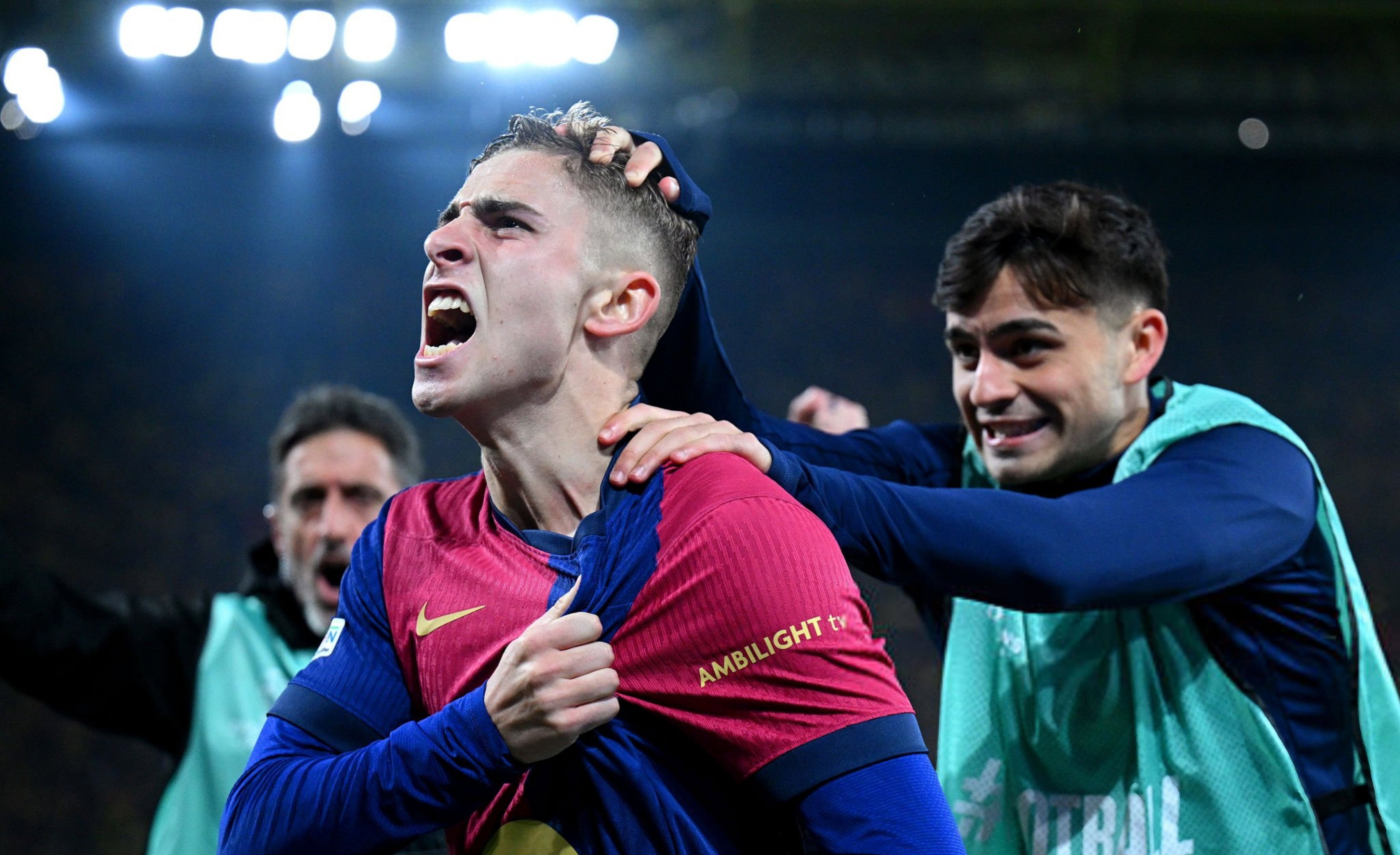 九游体育-费德勒迎来五赛季出色发挥，巴塞罗那观众热烈欢呼！(巴塞罗那为啥叫巴萨不叫巴塞)